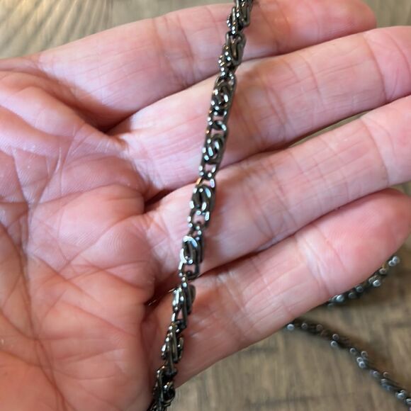 Luxe Tufted Satin Clutch w/17” drop. Security clasp Driver’s license 🪪 slot - Picture 10 of 17